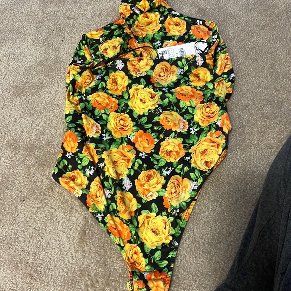 Floral Halter Bodysuit - Picture 3 of 9